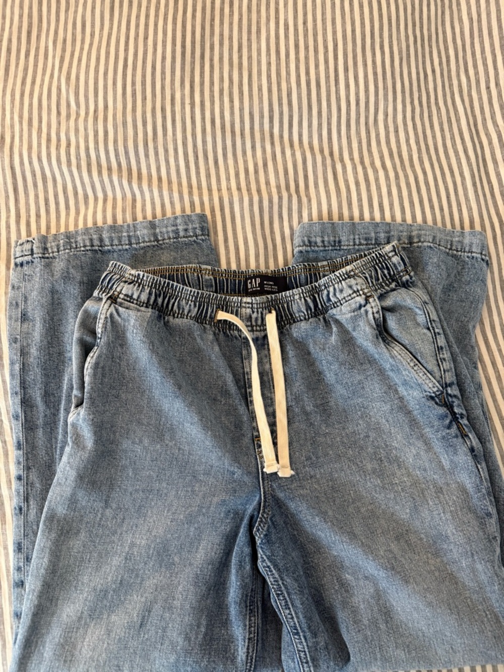 GAP Women’s High Rise Pull-On Wide-Leg Jeans